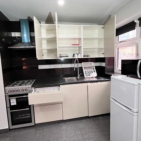 Full Studio Near Heathrow Airport & London Hayes  Exteriör bild