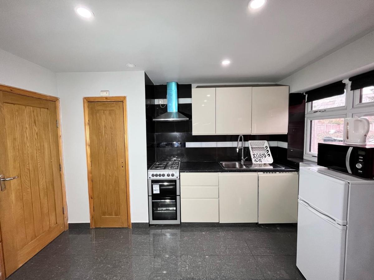 Full Studio Near Heathrow Airport & London Hayes  Exteriör bild