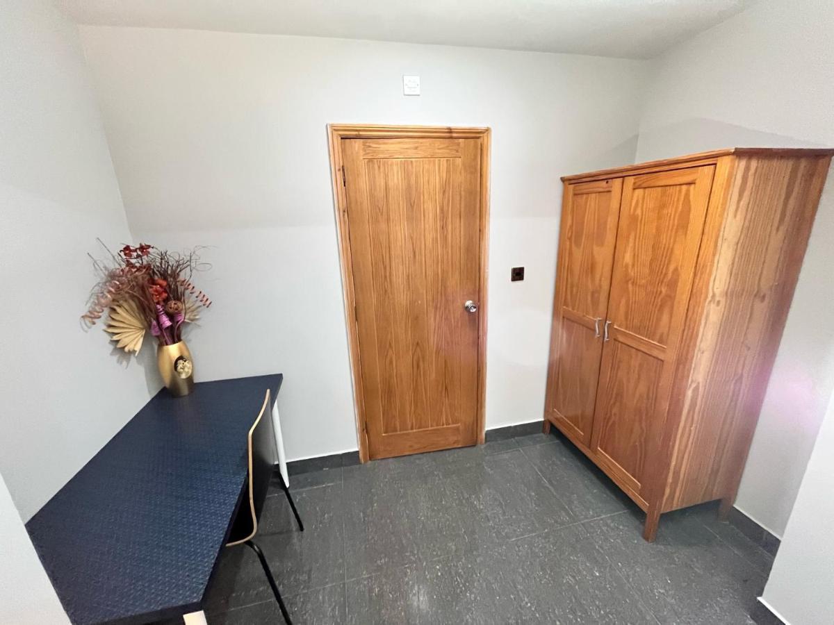 Full Studio Near Heathrow Airport & London Hayes  Exteriör bild
