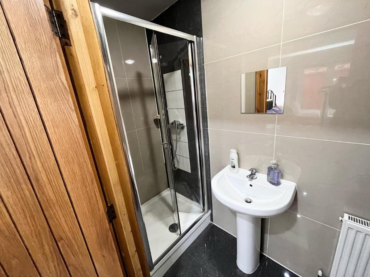 Full Studio Near Heathrow Airport & London Hayes  Exteriör bild