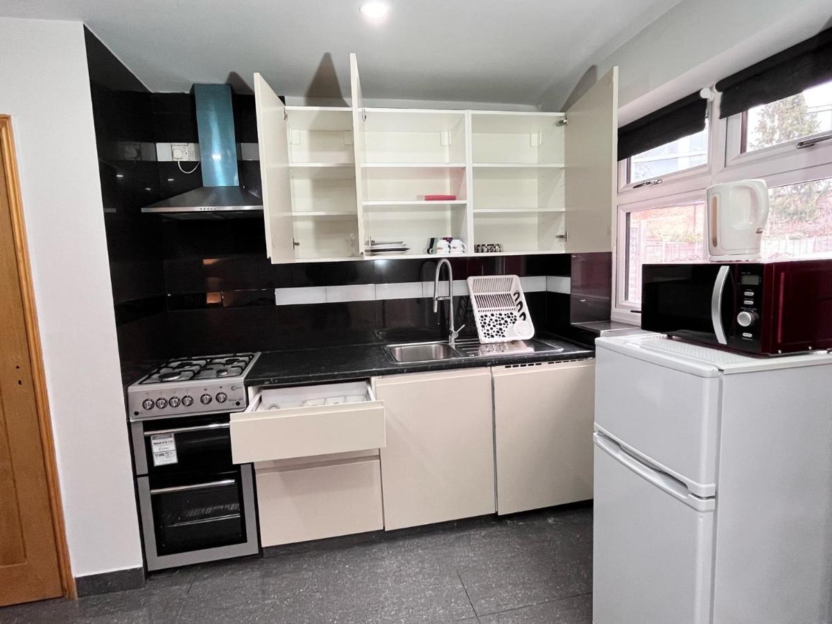 Full Studio Near Heathrow Airport & London Hayes  Exteriör bild